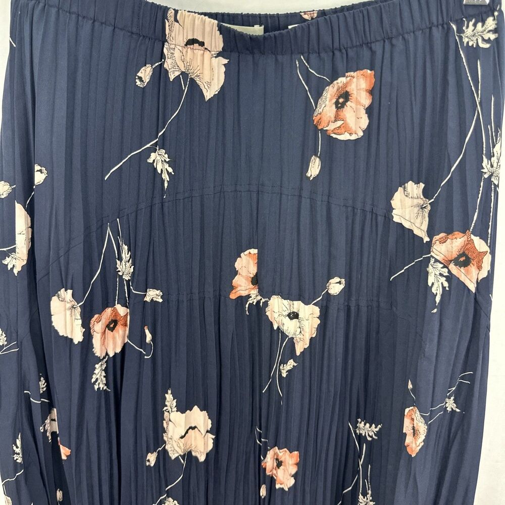 VINCE Tossed Poppy Pleated Midi Skirt in Marine Navy Blue Floral Size M Boho #6 - Picture 4 of 7